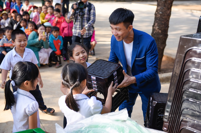 Nhựa Long Thành trao gần 1.000 phần quà Tết cho người dân Đắk Lắk - 2