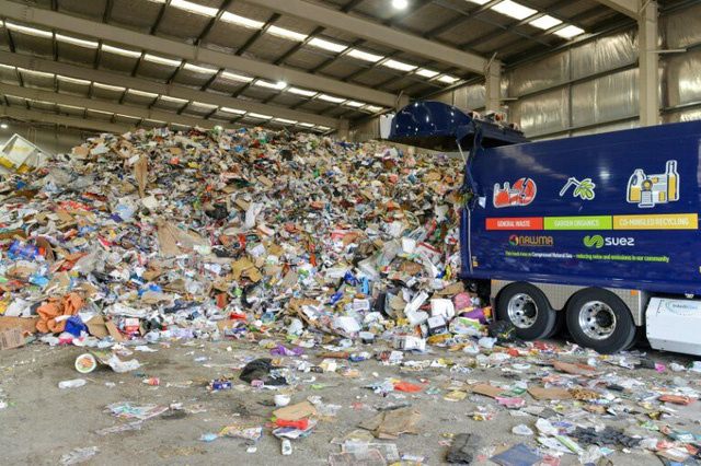 Khủng hoảng tái chế toàn cầu từ lệnh cấm rác thải nhựa của Trung Quốc - Ảnh 1.