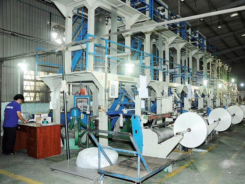 Công ty Nhựa Đồng Nai sẽ phát hành thêm cổ phần để tăng vốn. Trong ảnh: Phân xưởng bao bì của Nhựa Đồng Nai.