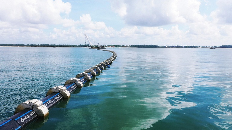 Nhựa Tiền Phong cung cấp hàng chục km đường ống nhựa HDPE có đường kính từ 1-1,2m phục vụ Dự án nuối tôm công nghệ cao của Tập đoàn Thủy sản Minh Phú tại Vũng Tàu trong năm 2020.