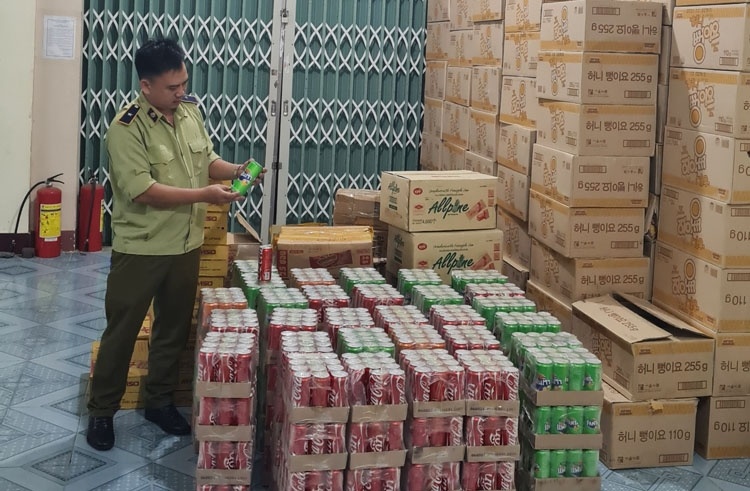 Phú Yên: Tạm giữ gần 15 tấn hạt nhựa POLIMAXX không rõ nguồn gốc