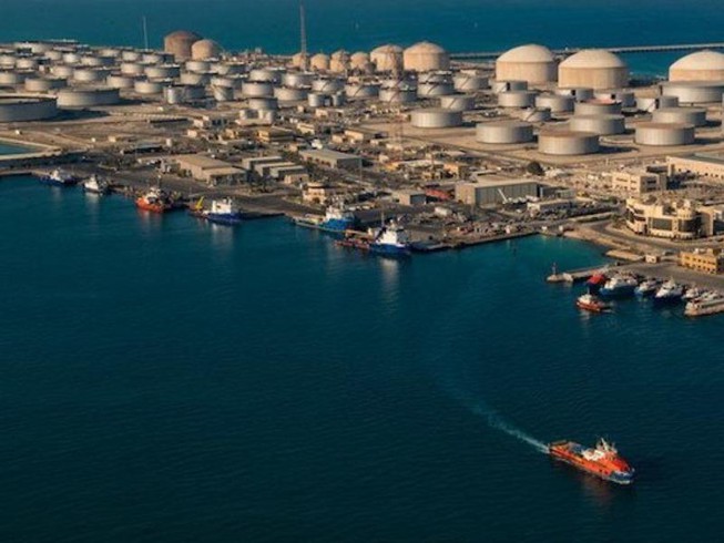 Cảng Ras Tanura là cơ sở vận chuyển dầu ngoài khơi lớn nhất thế giới, nằm ở phía Đông của Saudi Arabia.