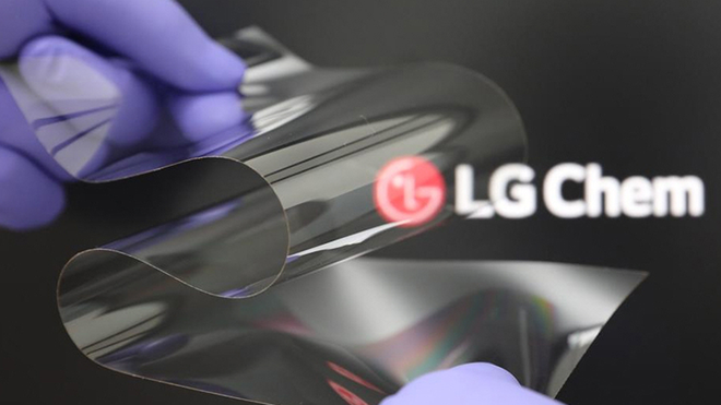 LG giới thiệu màn hình nhựa có thể gập lại mà vẫn cứng như màn hình bằng kính - Ảnh 1.