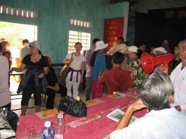 Đoàn từ thiện Hiêp hội Nhựa cứ trợ Đồng bào bị lũ lụt tại Quảng Nam 2009