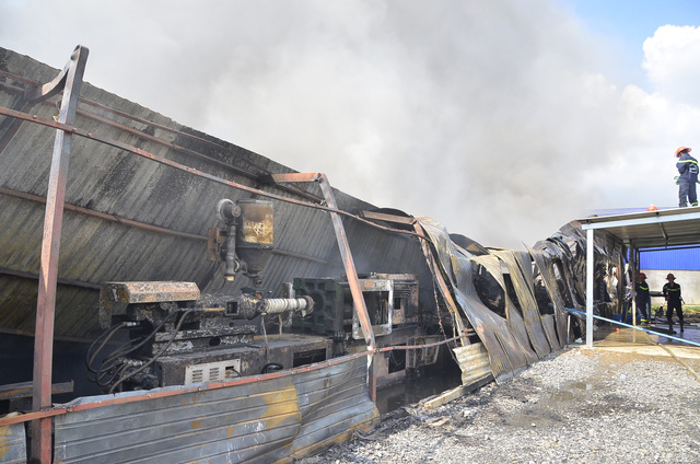 Một góc nhà xưởng đổ sập