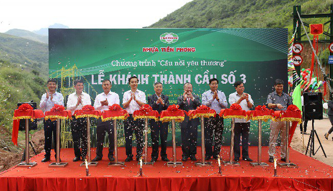 Nhựa Tiền Phong khánh thành cây cầu yêu thương số 3 tặng bà con xã Nậm Xỏ, Lai Châu