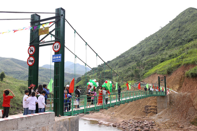 Nhựa Tiền Phong khánh thành cây cầu yêu thương số 3 tặng bà con xã Nậm Xỏ, Lai Châu - Ảnh 2.