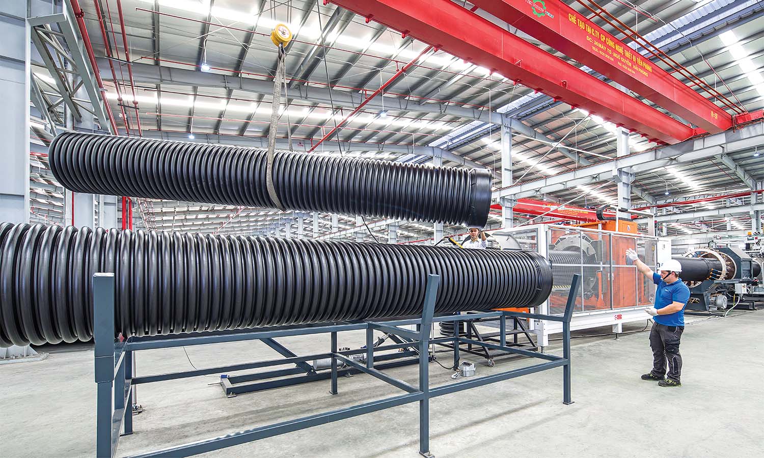 Nhựa Tiền Phong đang là đơn vị duy nhất tại Việt Nam có thể sản xuất ống PE gân sóng kích cỡ lớn có đường kính lên đến 1.000 mm