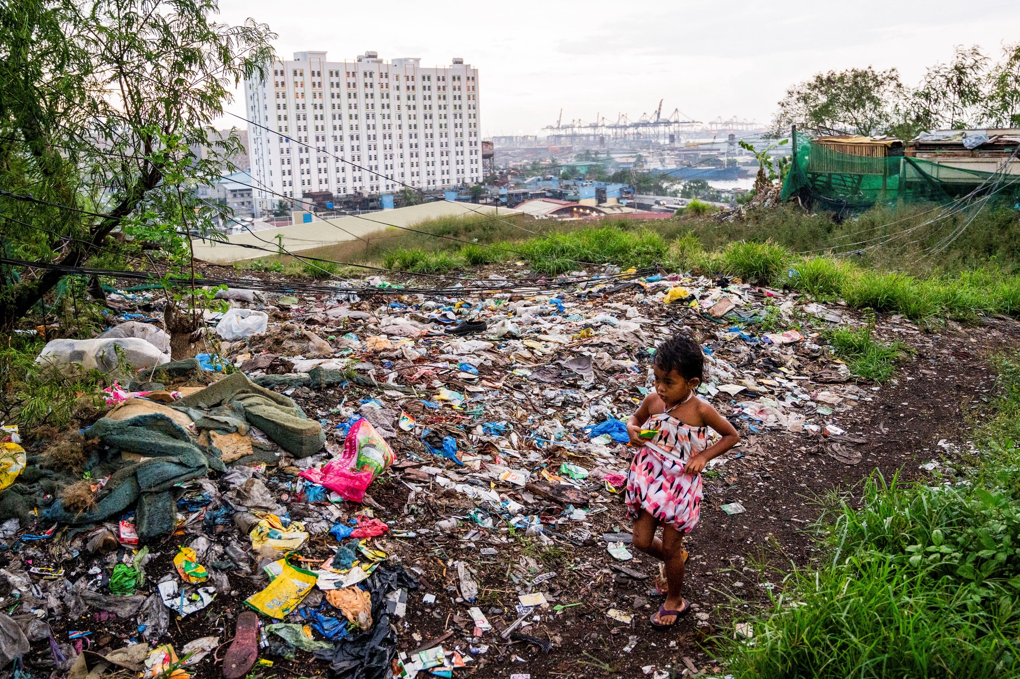 Ô nhiễm nhựa Philippines: khủng hoảng lớn từ những gói hàng nhỏ xíu - ảnh 1