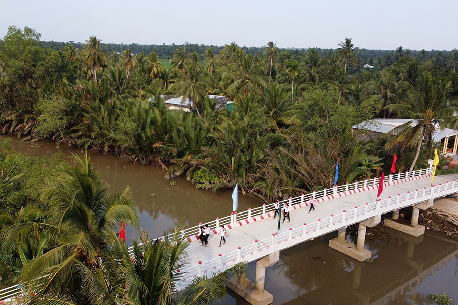 Cầu nối yêu thương số 88 bắc qua sông Rạch Chim.