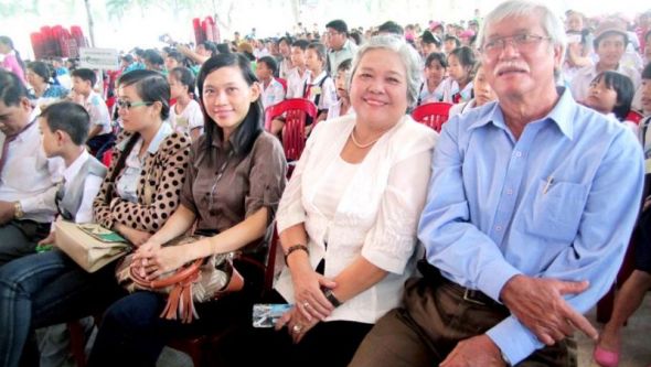 Tết của các em thiếu nhi có hoàn cảnh khó khăn tại Đầm Sen 2013