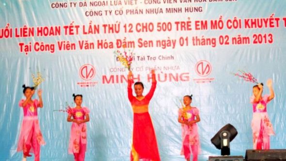 Tết của các em thiếu nhi có hoàn cảnh khó khăn tại Đầm Sen 2013