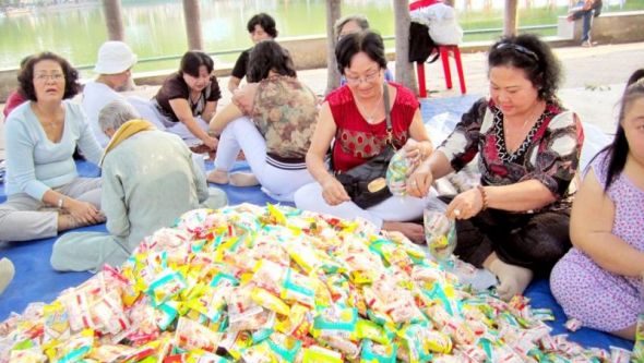 Tết của các em thiếu nhi có hoàn cảnh khó khăn tại Đầm Sen 2013