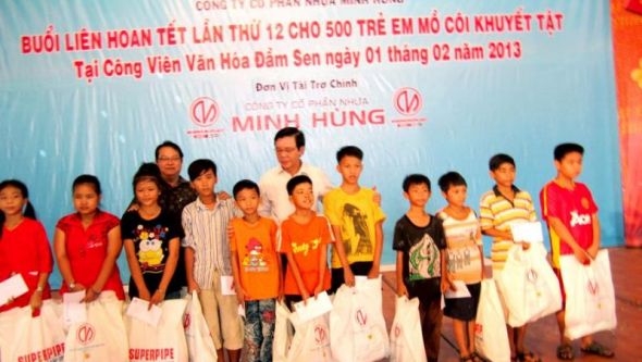 Tết của các em thiếu nhi có hoàn cảnh khó khăn tại Đầm Sen 2013