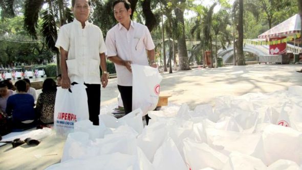 Tết của các em thiếu nhi có hoàn cảnh khó khăn tại Đầm Sen 2013