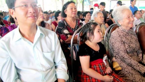 Tết của các em thiếu nhi có hoàn cảnh khó khăn tại Đầm Sen 2013