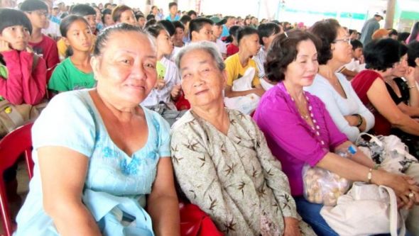 Tết của các em thiếu nhi có hoàn cảnh khó khăn tại Đầm Sen 2013