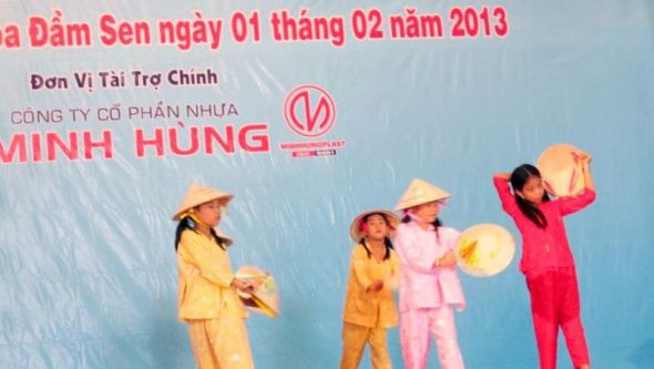 Tết của các em thiếu nhi có hoàn cảnh khó khăn tại Đầm Sen 2013