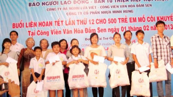 Tết của các em thiếu nhi có hoàn cảnh khó khăn tại Đầm Sen 2013