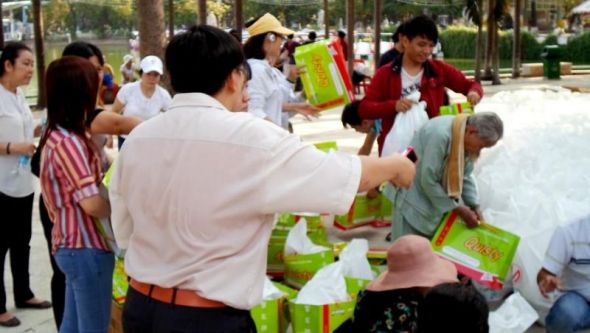 Tết của các em thiếu nhi có hoàn cảnh khó khăn tại Đầm Sen 2013