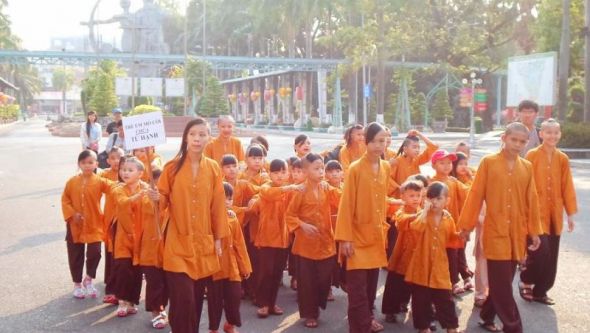 Tết của các em thiếu nhi có hoàn cảnh khó khăn tại Đầm Sen 2013