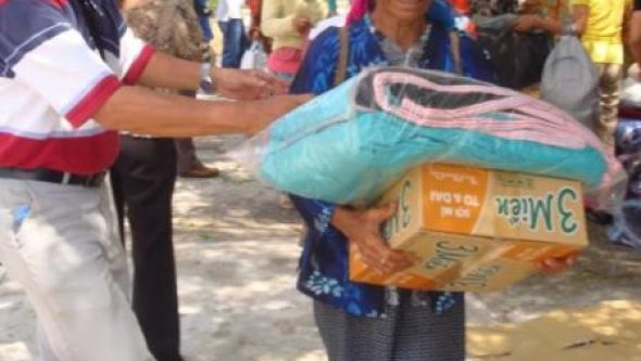 Khám và tặng quà đồng bào tỉnh Bình Thuận