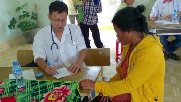 Khám và tặng quà đồng bào tỉnh Bình Thuận