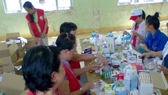 Khám và tặng quà đồng bào tỉnh Bình Thuận