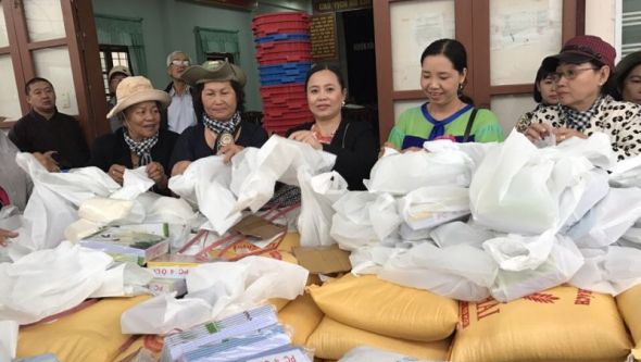 HỖ TRỢ  ĐỒNG BÀO MIỀN TRUNG KHẮC PHỤC, GIẢM NHẸ THIỆT HẠI DO BÃO LŨ