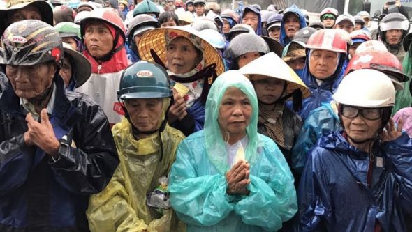 HỖ TRỢ  ĐỒNG BÀO MIỀN TRUNG KHẮC PHỤC, GIẢM NHẸ THIỆT HẠI DO BÃO LŨ