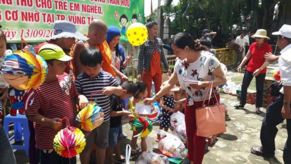 Tổ chức Trung thu cho trẻ em nghèo, hoàn cảnh khó khăn tại Vũng Tàu