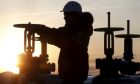 OPEC sắp họp bàn cứu giá dầu