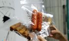 Vì sao không nên dùng túi nilon, hộp nhựa tái chế để bảo quản thực phẩm?