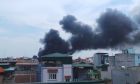 Đang cháy lớn kho chứa nhựa phế thải ở Hà Nội
