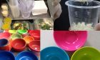 Kinh hoàng bát đĩa nhựa tại các quán ăn: Rót nước nóng vào, mùi nhựa nồng nặc