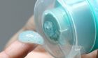 Italy cấm bán mỹ phẩm chứa hạt vi nhựa