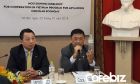 Sếp Coca-Cola bóp nát chai nhựa, thể hiện nỗ lực bảo vệ môi trường Việt Nam