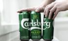 Carlsberg thay túi bọc nhựa bằng keo nhằm giảm hơn 1.200 tấn chất thải nhựa mỗi năm