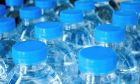 Thành phố đầu tiên trên thế giới cấm bán sản phẩm nước đóng chai