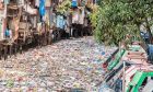 Cách giải quyết ô nhiễm rác thải nhựa rất hiệu quả của Philippines: Trả tiền điện tử để người dân thu gom rác!