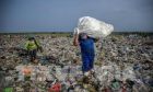 Tỷ phú Australia chi 300 triệu USD cho sáng kiến giảm thiểu rác thải nhựa