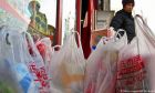 Trung Quốc siết việc sử dụng đồ nhựa một lần, bắt các công ty báo cáo