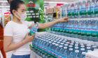 Chai nhựa tái chế: Xu hướng tiêu dùng 'xanh' trong ngành nước đóng chai
