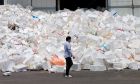 Bài toán rác thải nhựa từ dịch vụ giao đồ ăn