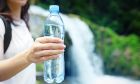 Mỹ cấm 'triệt để' du khách mang chai nước nhựa vào vườn quốc gia