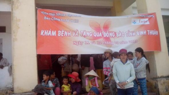 Khám và tặng quà đồng bào tỉnh Bình Thuận